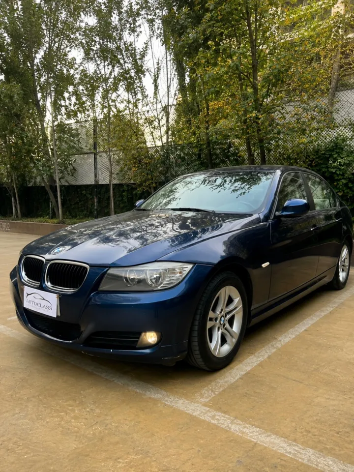 BMW 318 i Sedan 2012